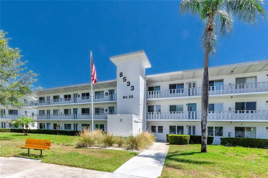 8533 110TH STREET UNIT 104 SEMINOLE, FL 33772