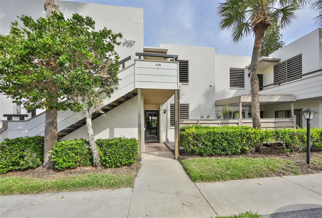 520 LAKESIDE DRIVE UNIT 520 BRADENTON, FL 34210