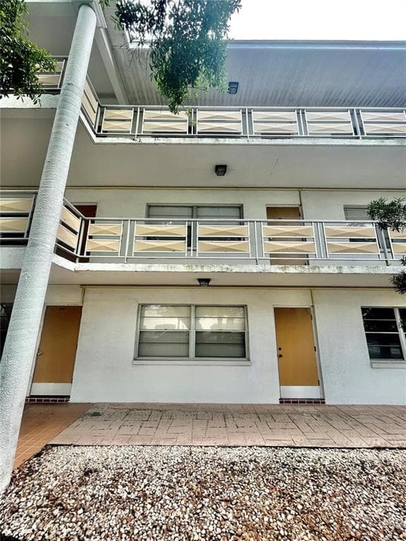 911 WASHINGTON AVENUE UNIT 111 LARGO, FL 33770