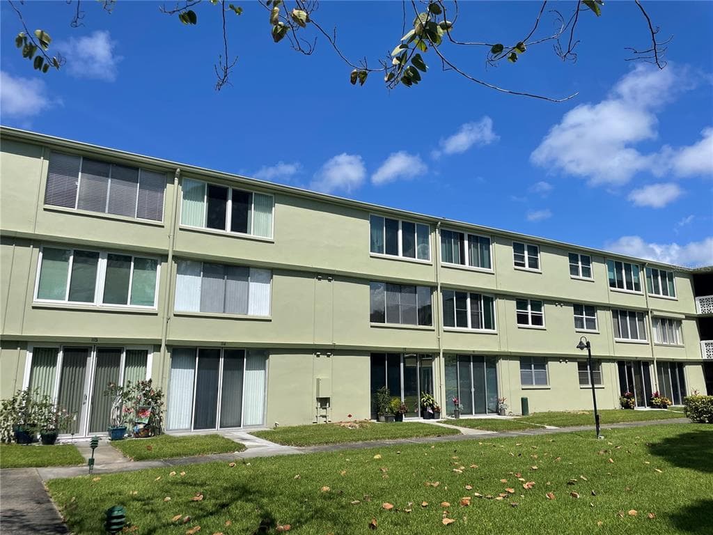 4885 1ST ST NE UNIT 312 ST PETERSBURG, FL 33703