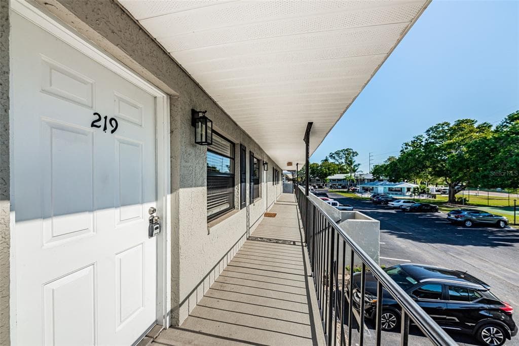 101 LAKE AVENUE NE UNIT 219 LARGO, FL 33771