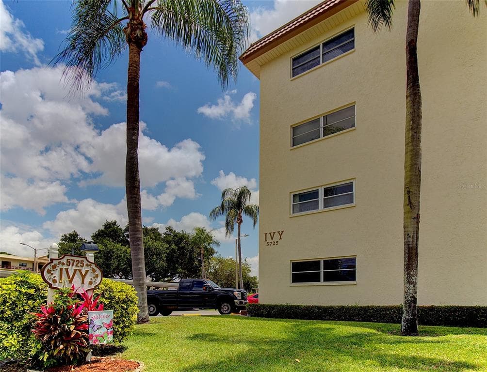 5725 80TH STREET N UNIT 203 ST PETERSBURG, FL 33709
