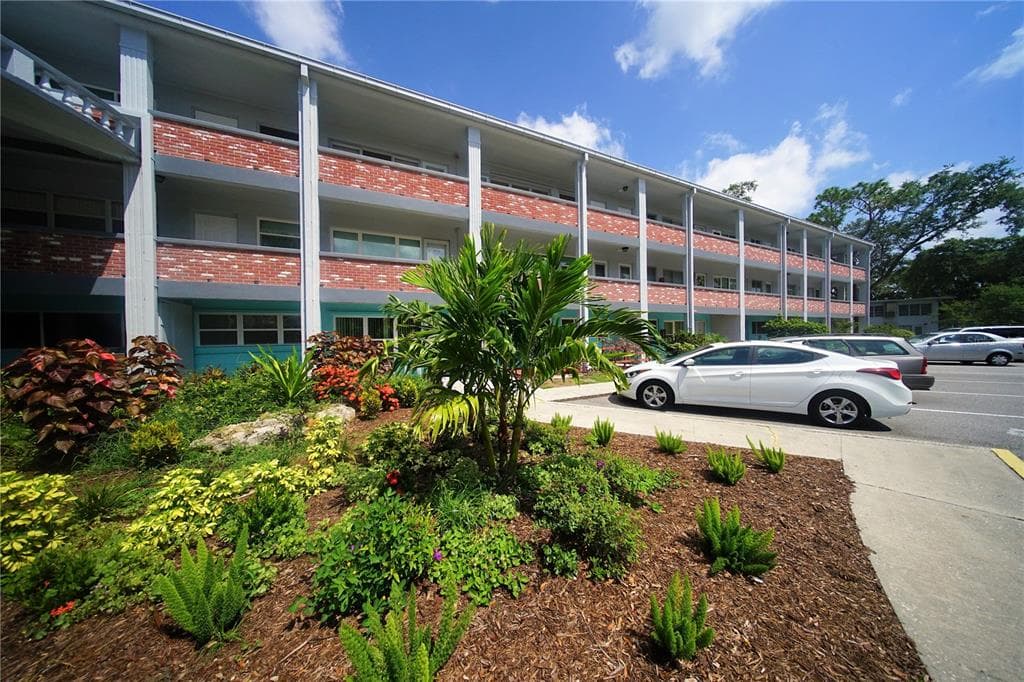 4300 58TH STREET N UNIT 2020 KENNETH CITY, FL 33709