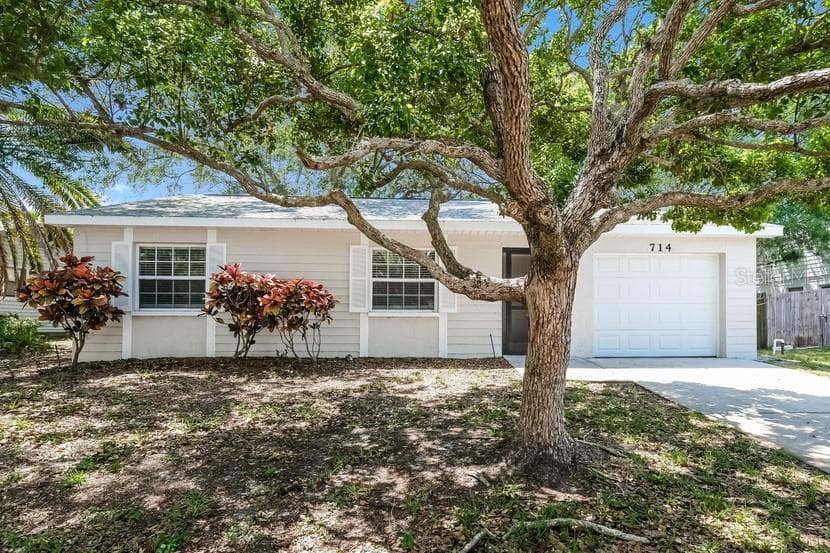 714 CRIMSON KING TRACE TARPON SPRINGS, FL 34689