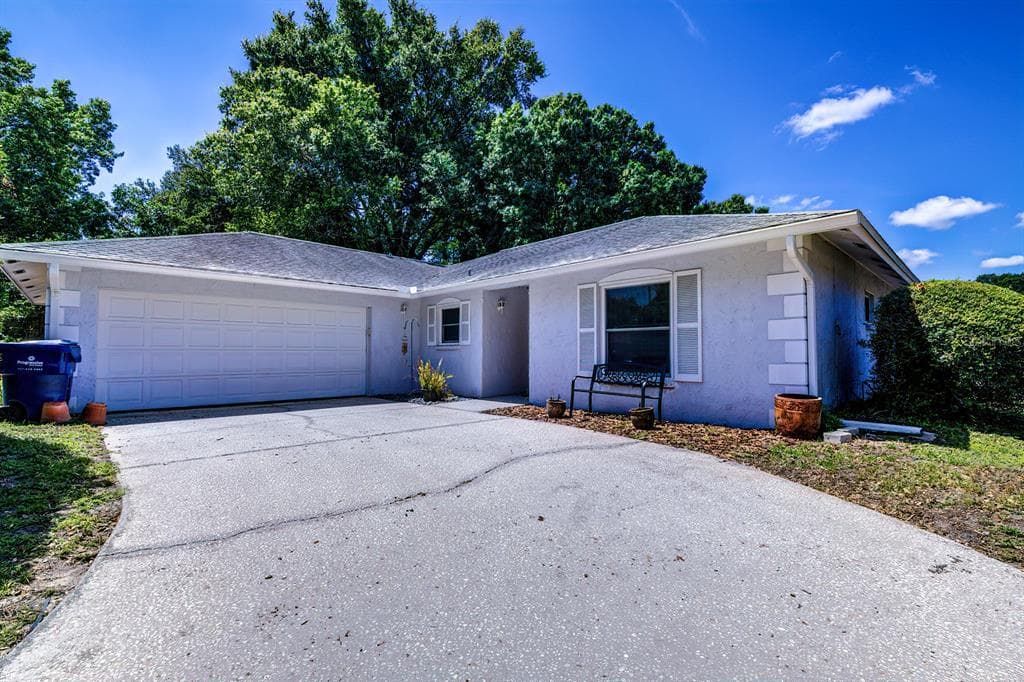 1353 EDGEWATER COURT LUTZ, FL 33559