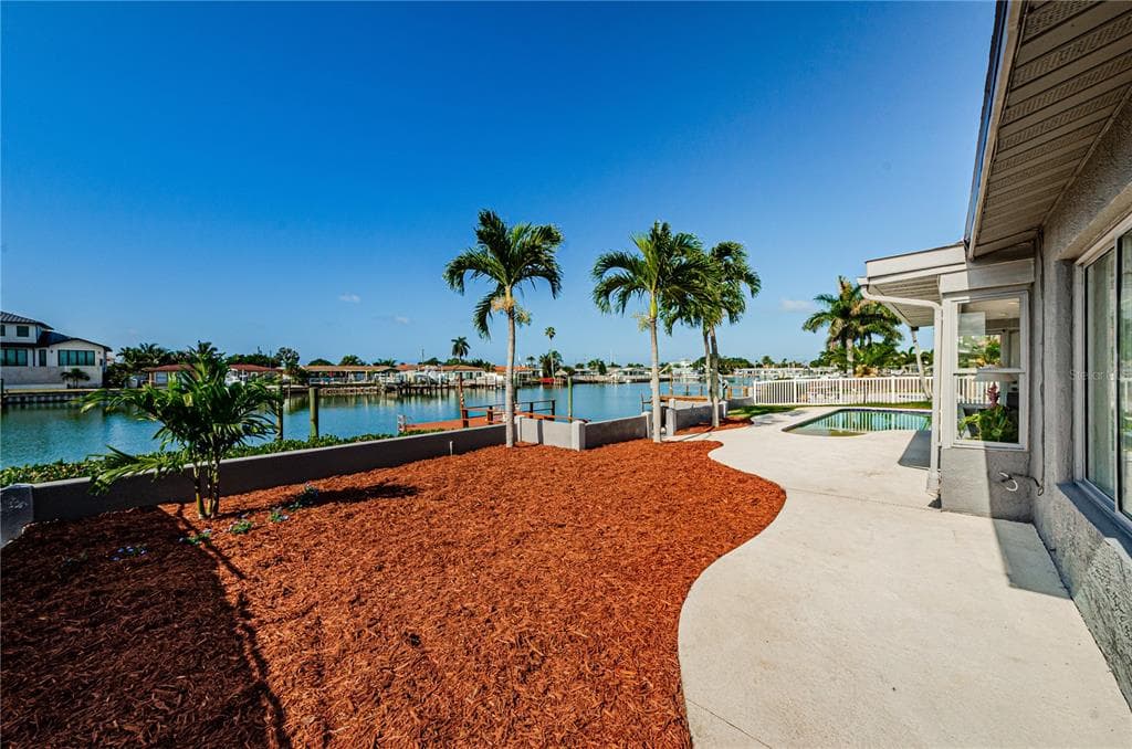 7952 1ST AVENUE S ST PETERSBURG, FL 33707