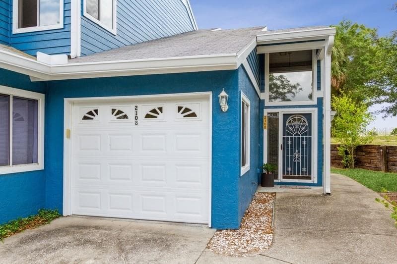 2108 OAK CIRCLE TARPON SPRINGS, FL 34689