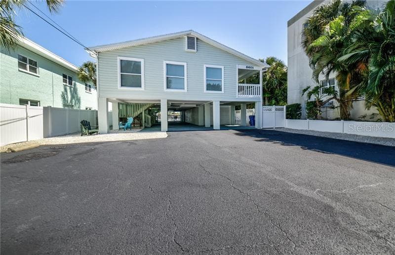 8601 E BAY DRIVE TREASURE ISLAND, FL 33706