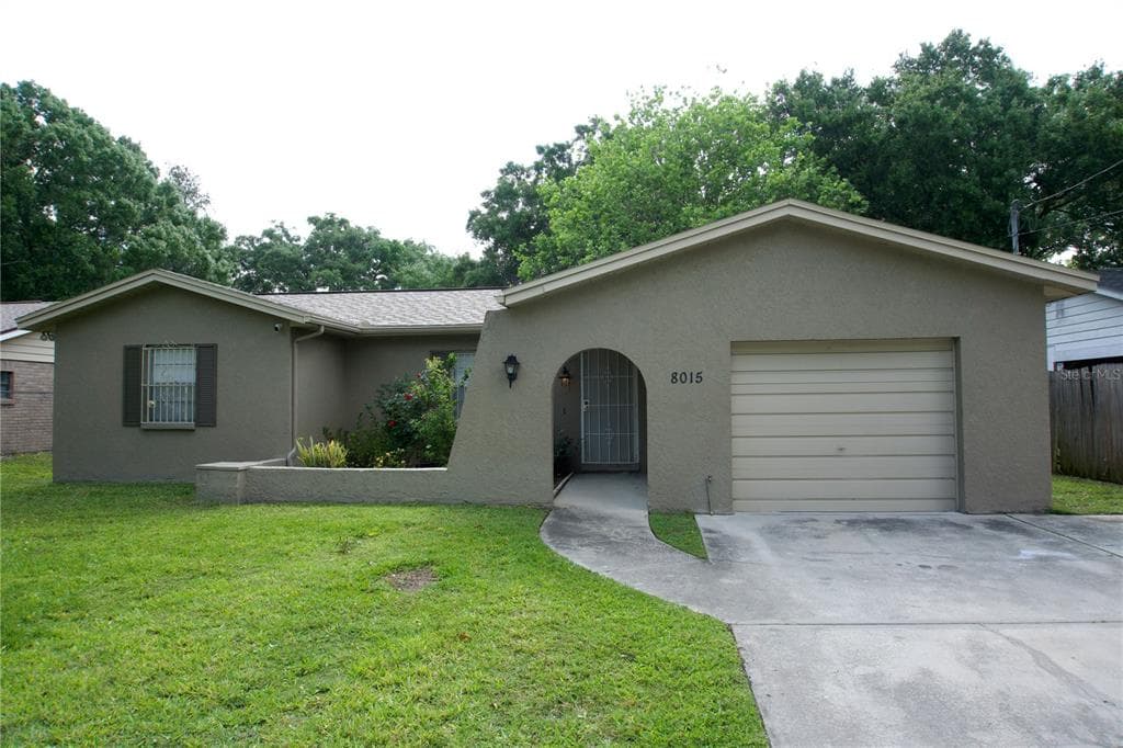 8015 PADDOCK AVENUE TAMPA, FL 33614