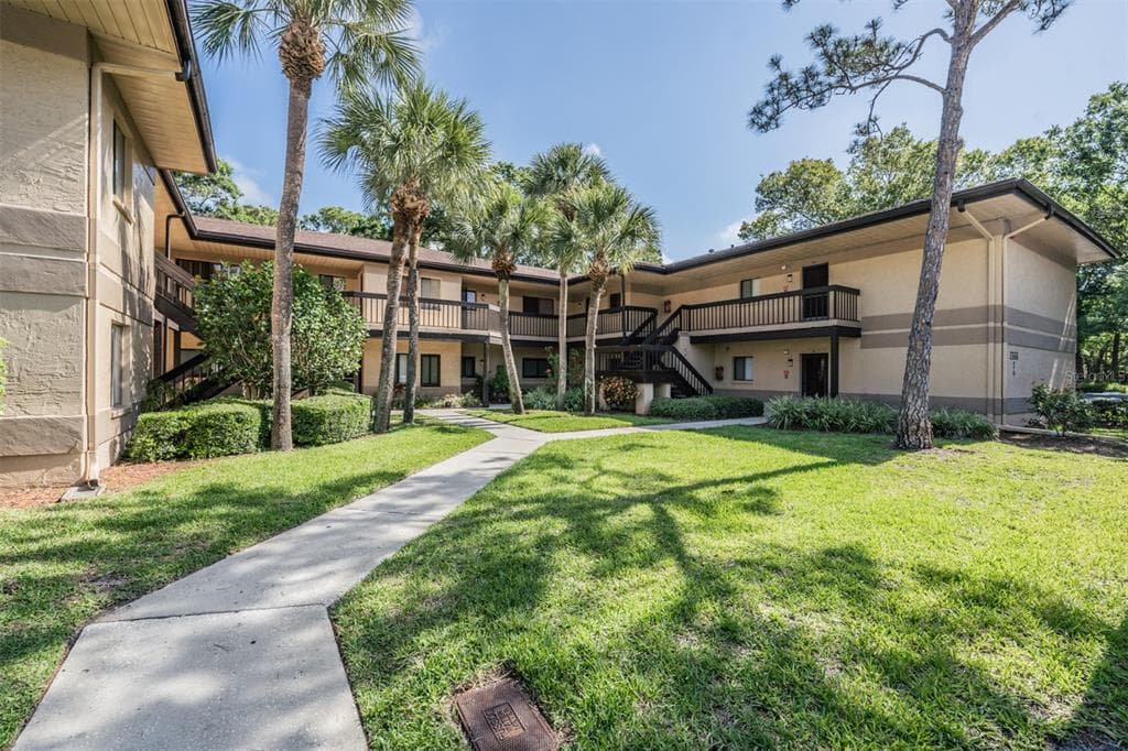 2666 SABAL SPRINGS CIRCLE UNIT 105 CLEARWATER, FL 33761