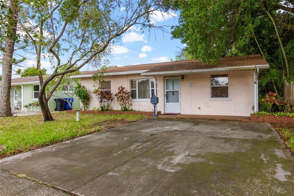 550 NORTHMOOR AVENUE N ST PETERSBURG, FL 33702