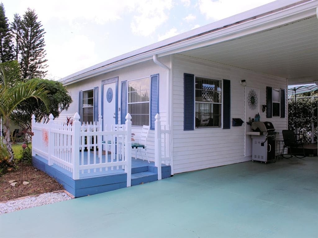 19 FRANGIPANI CIRCLE UNIT 19 LARGO, FL 33770