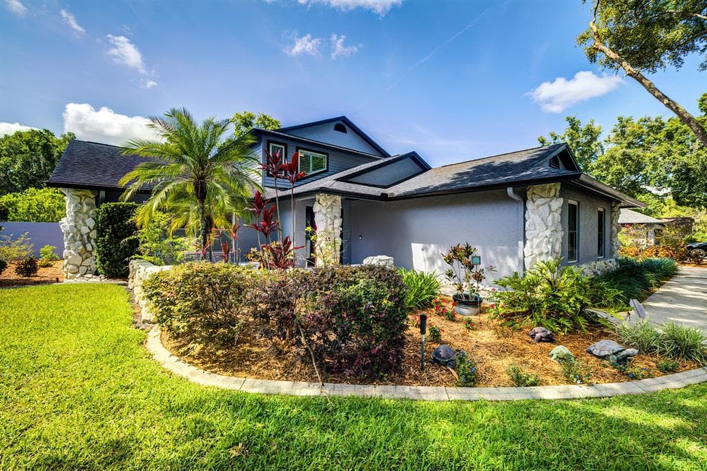 23548 OAKSIDE BOULEVARD LUTZ, FL 33559