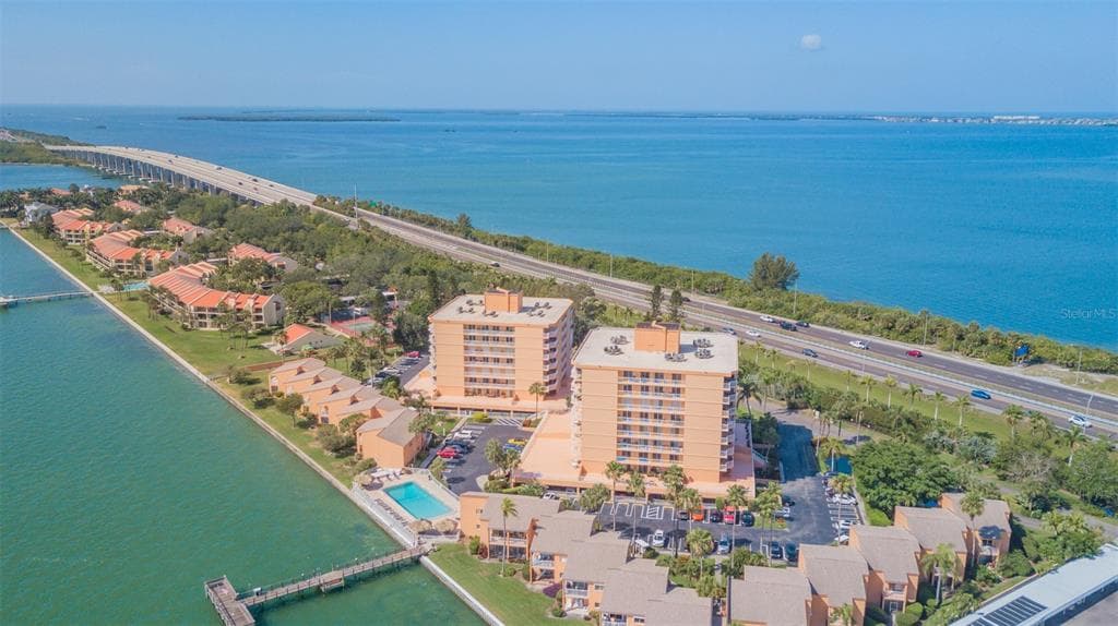 7430 SUNSHINE SKYWAY LANE S UNIT 401 ST PETERSBURG, FL 33711