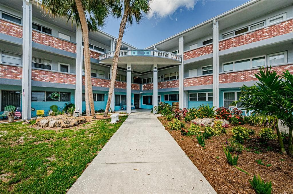 4300 58TH STREET N UNIT 1902 KENNETH CITY, FL 33709