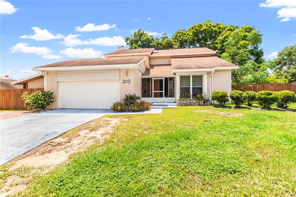2901 SPANIEL LANE SEFFNER, FL 33584