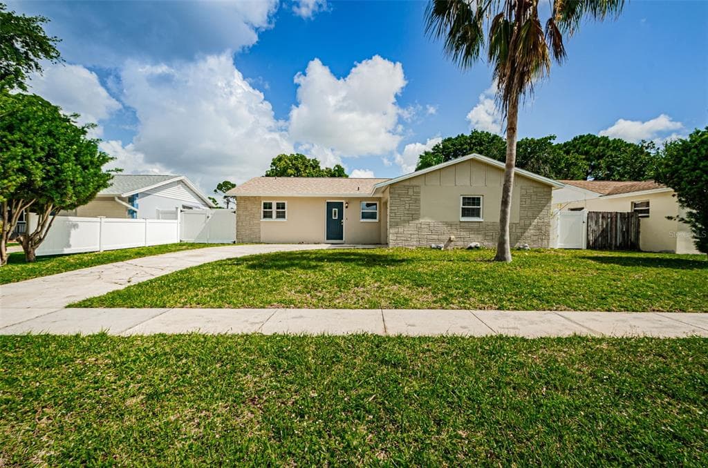 6841 DALKEITH AVENUE N ST PETERSBURG, FL 33709