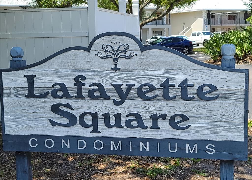 101 LAKE AVENUE NE UNIT 221 LARGO, FL 33771