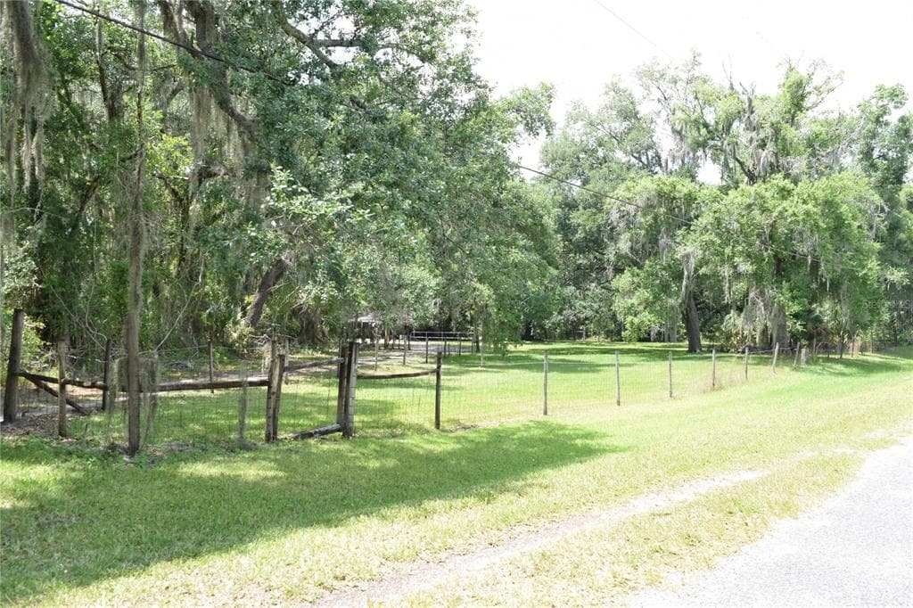 4310 CASTLEWOOD ROAD SEFFNER, FL 33584