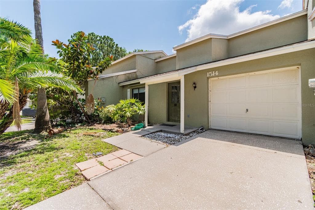1514 ADAMS CIRCLE E LARGO, FL 33771