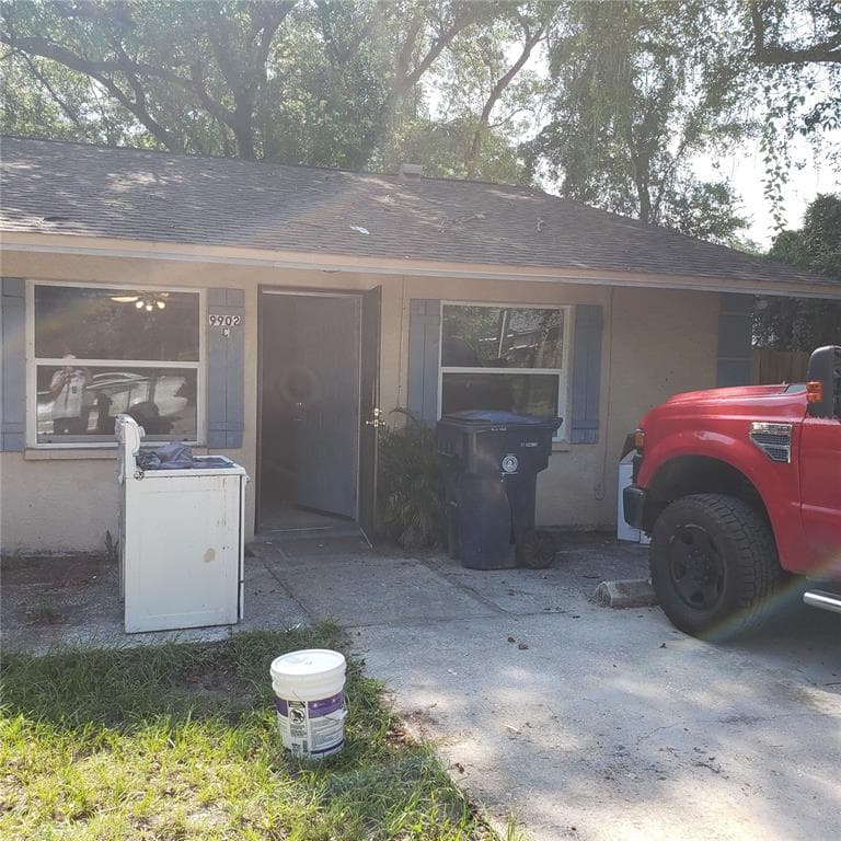 9902 N HYACINTH AVENUE TAMPA, FL 33612
