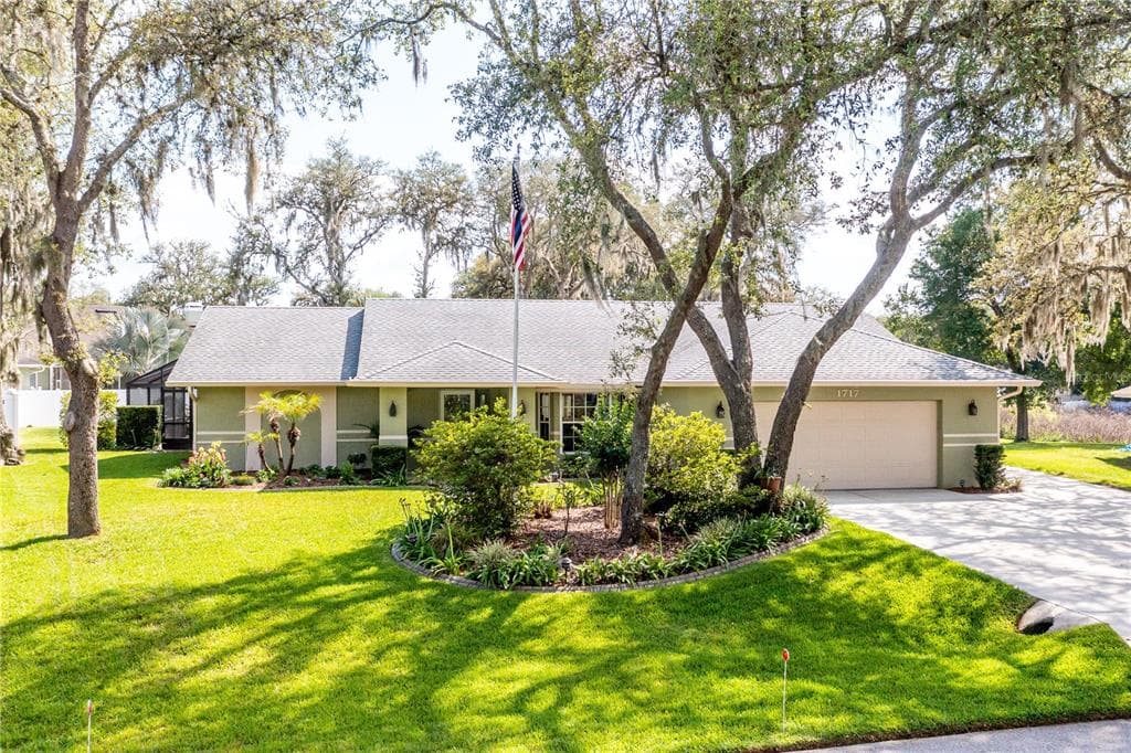1717 LADY BOWERS TRAIL LAKELAND, FL 33809