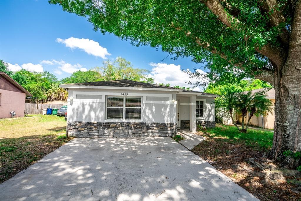 8429 N RIVER DUNE STREET TAMPA, FL 33617
