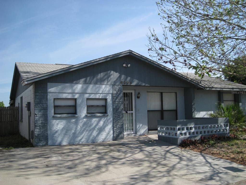 9203 ROUNDWOOD COURT TAMPA, FL 33615