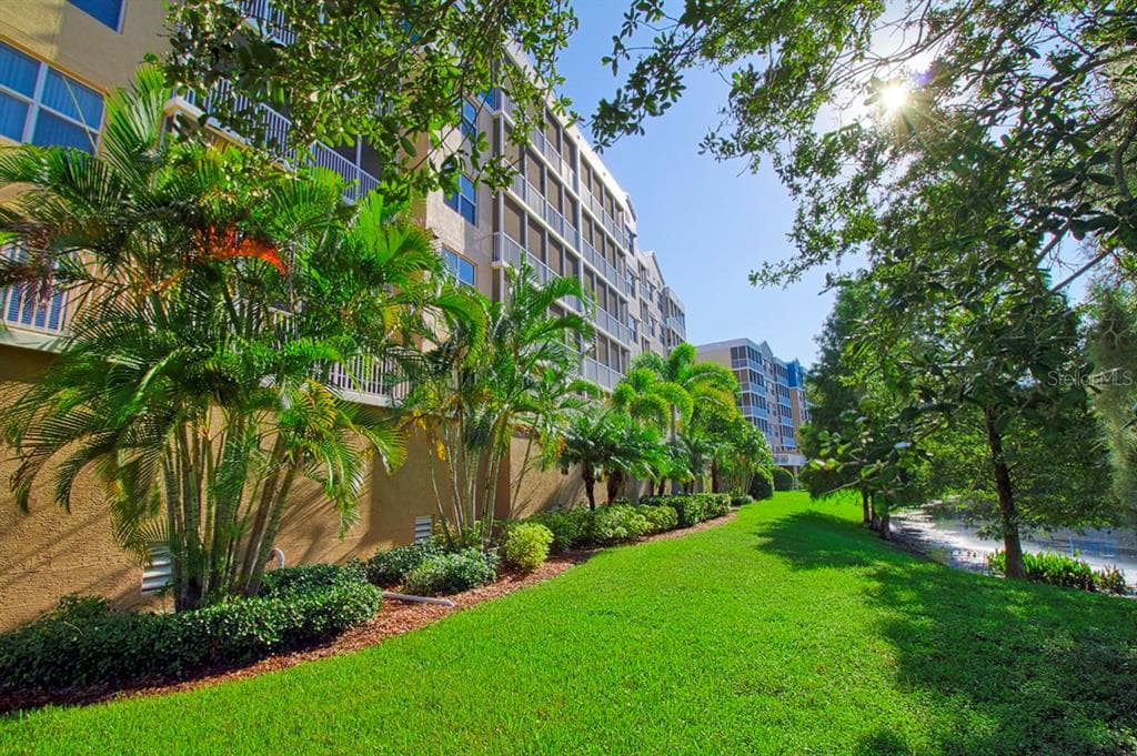 960 STARKEY ROAD UNIT 10504 LARGO, FL 33771