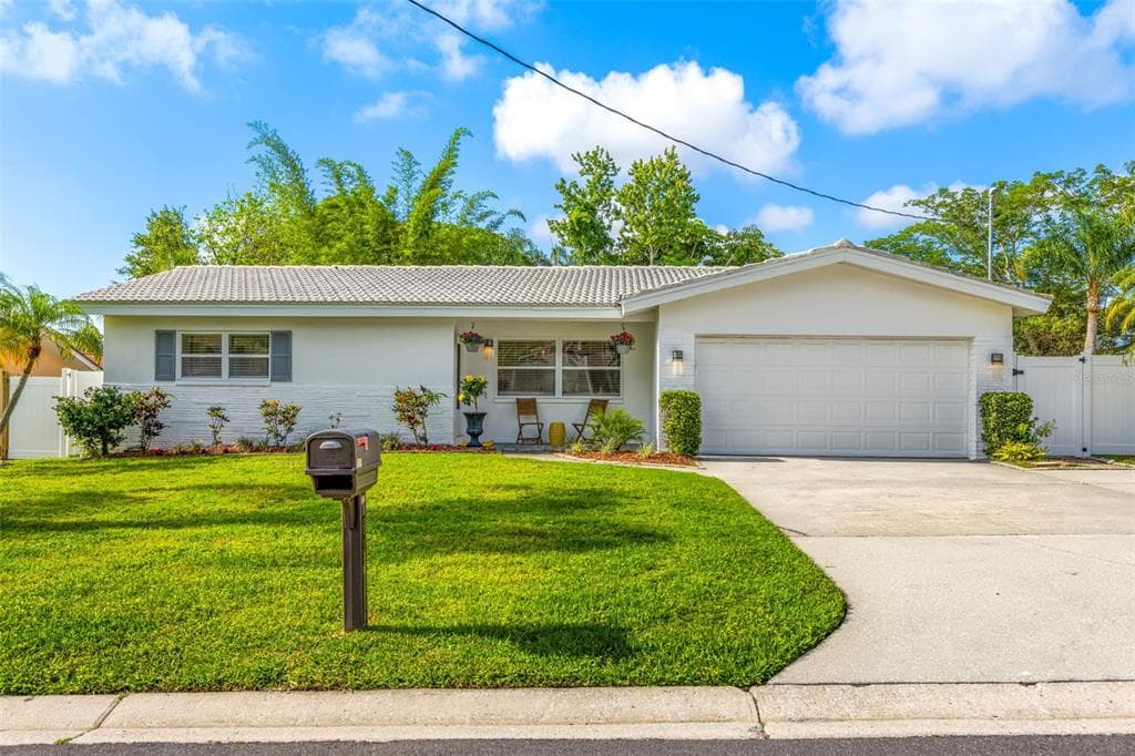 3396 HARBOR PLACE LARGO, FL 33770