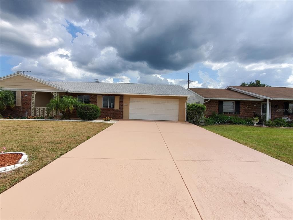 1512 DANBURY DRIVE SUN CITY CENTER, FL 33573