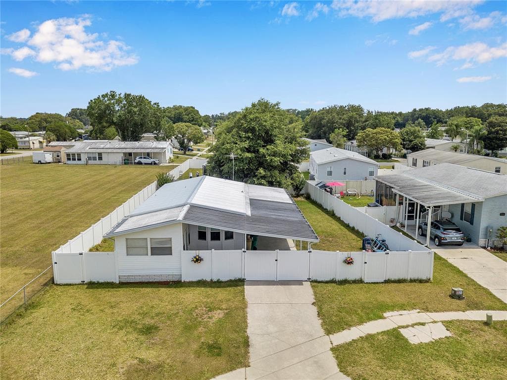 37710 NEWPORT DRIVE ZEPHYRHILLS, FL 33542
