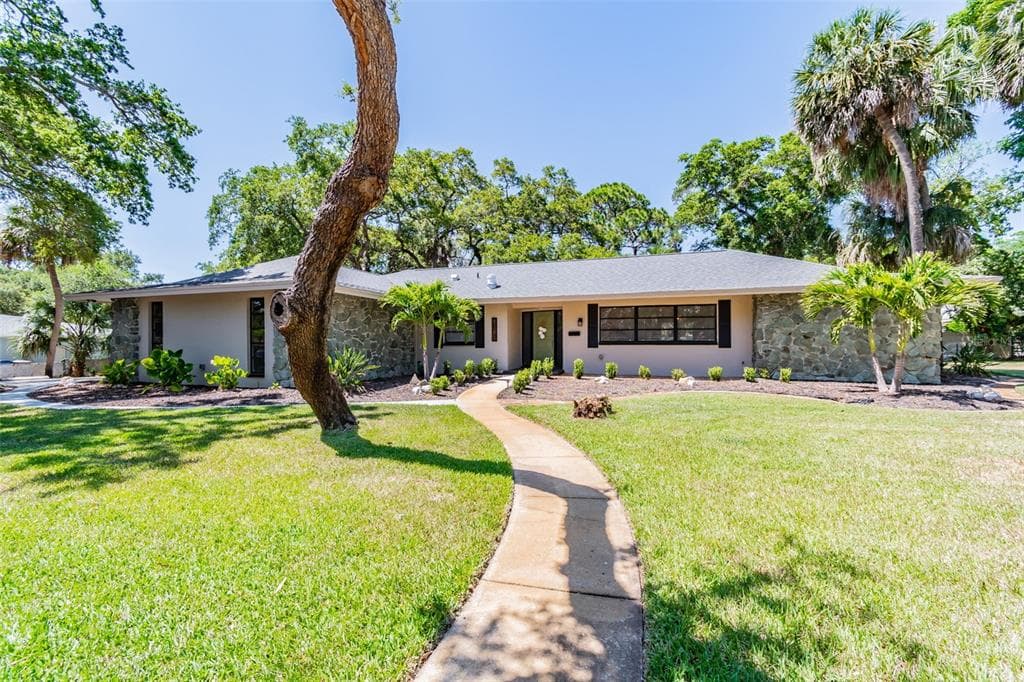 8261 28TH AVENUE N ST PETERSBURG, FL 33710