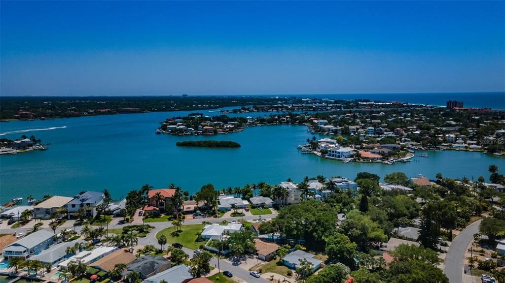 2006 BAYVIEW PLACE INDIAN ROCKS BEACH, FL 33785