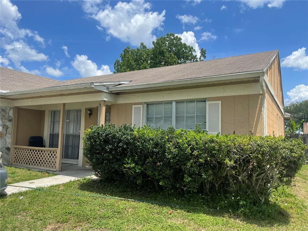 8307 IBERIA PLACE TAMPA, FL 33637