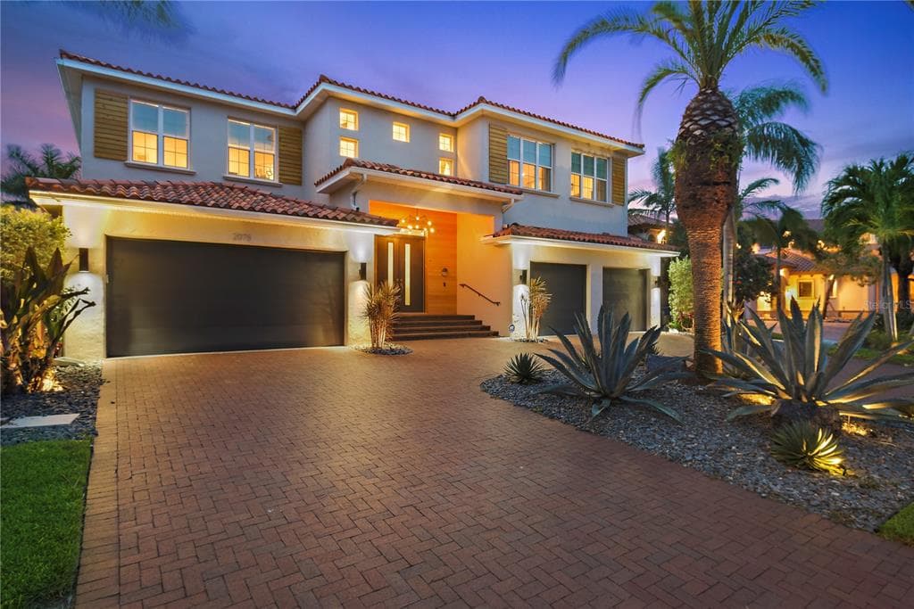 2075 CAROLINA AVENUE NE ST PETERSBURG, FL 33703