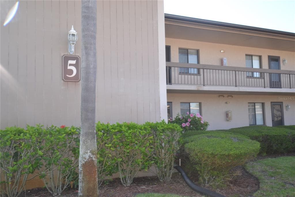 128 CAMILLE COURT UNIT 76 OLDSMAR, FL 34677