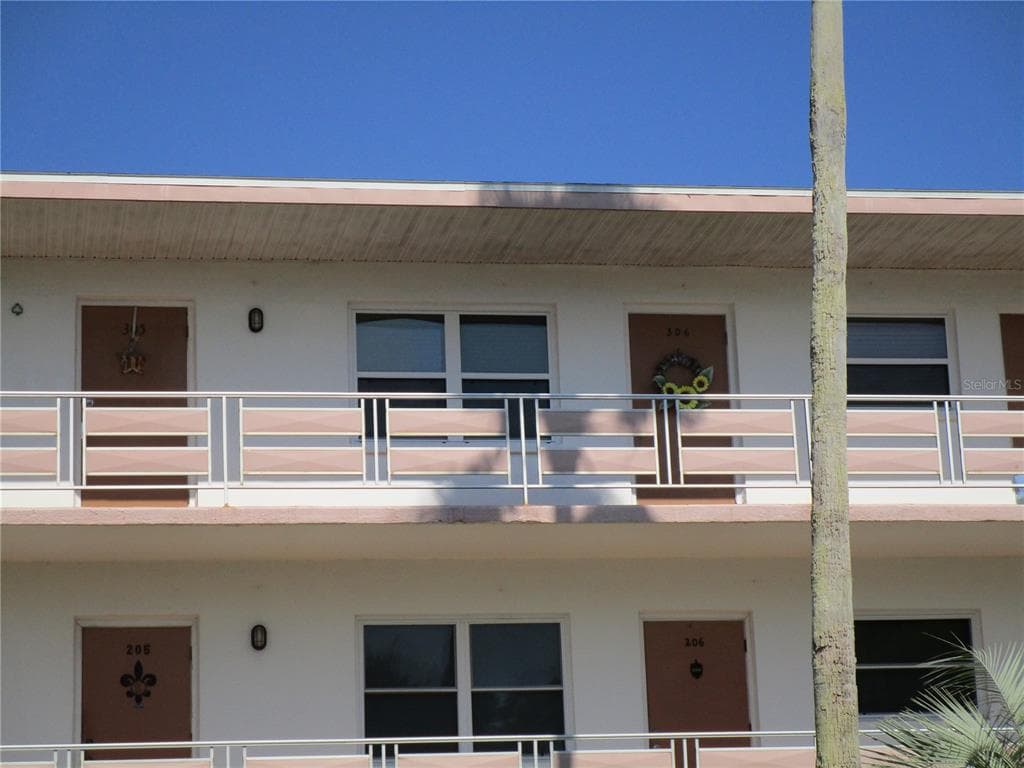 6015 19TH STREET N UNIT 306 ST PETERSBURG, FL 33714