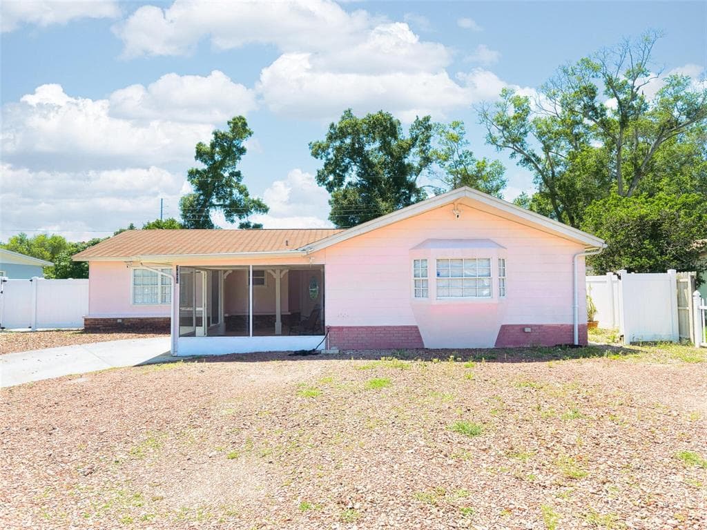 7806 N WOODLYNNE AVENUE TAMPA, FL 33614