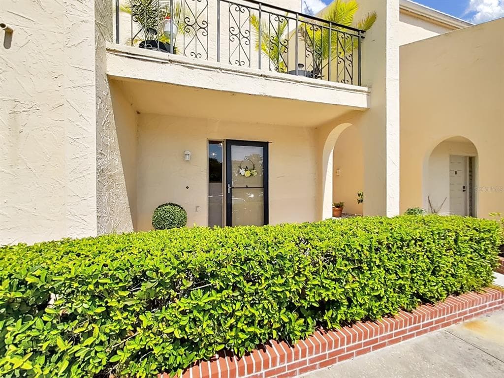 6304 GRAND BAHAMA CIRCLE UNIT A TAMPA, FL 33615