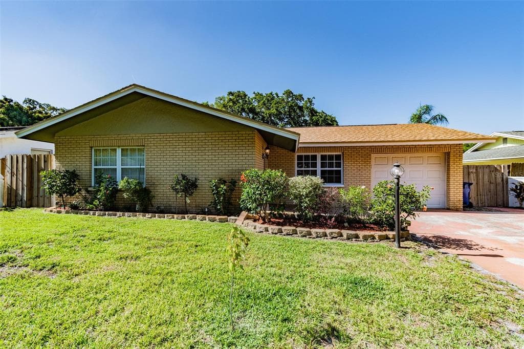 2246 WINCHESTER DRIVE DUNEDIN, FL 34698