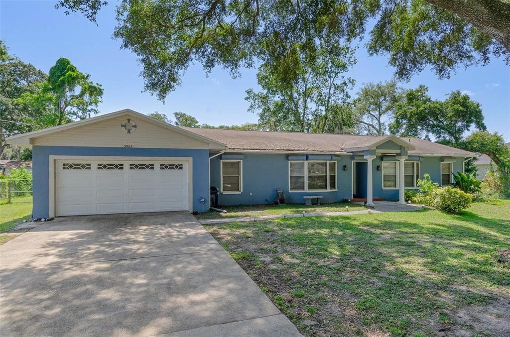 3903 LAKE DRIVE SEFFNER, FL 33584