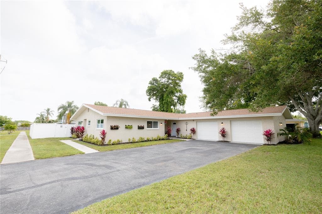 2589 SUNNY BREEZE AVENUE