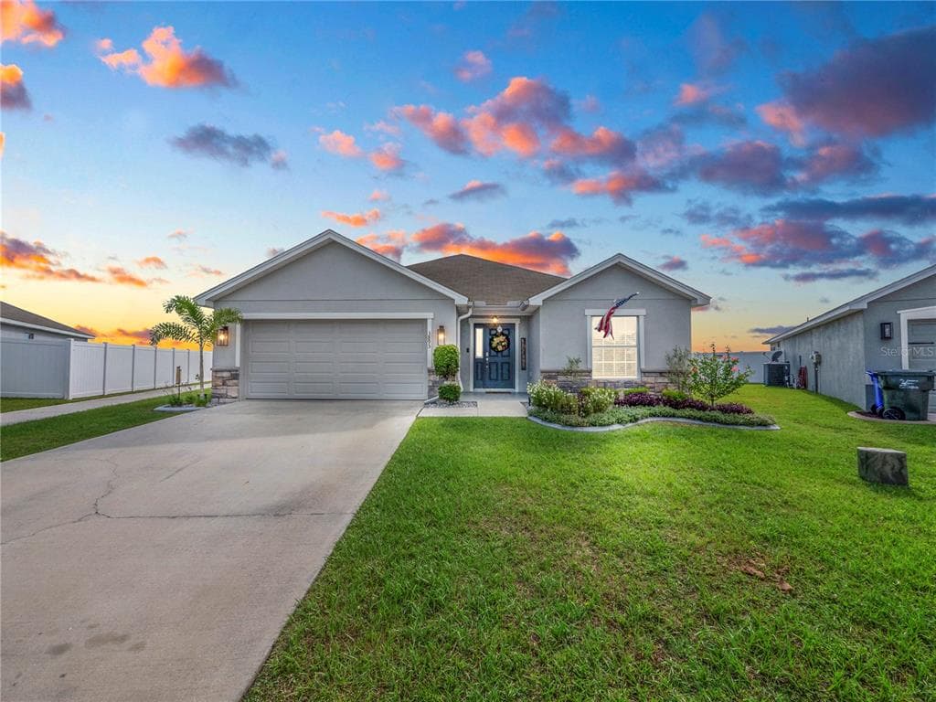 3895 SANDHILL CRANE DRIVE LAKELAND, FL 33811