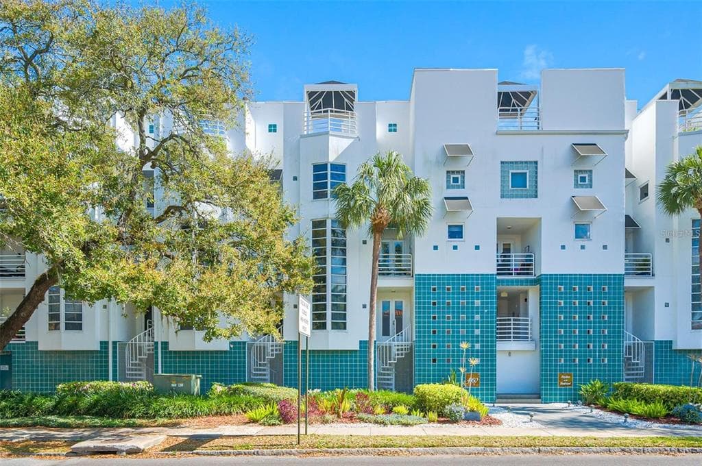 4950 BAYSHORE BOULEVARD UNIT 15 TAMPA, FL 33611