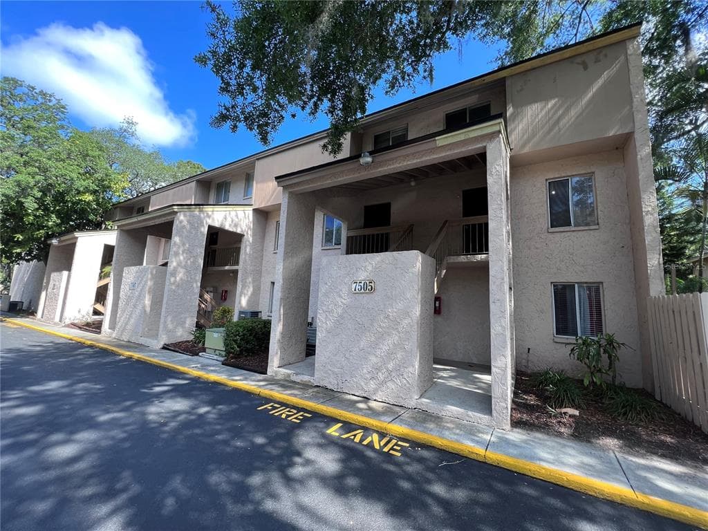 7505 PITCH PINE CIRCLE UNIT D TAMPA, FL 33617