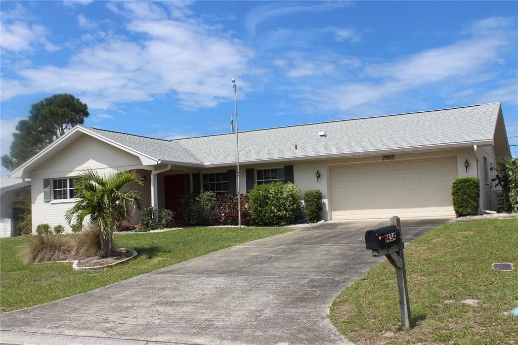 1434 HILL DRIVE LARGO, FL 33770