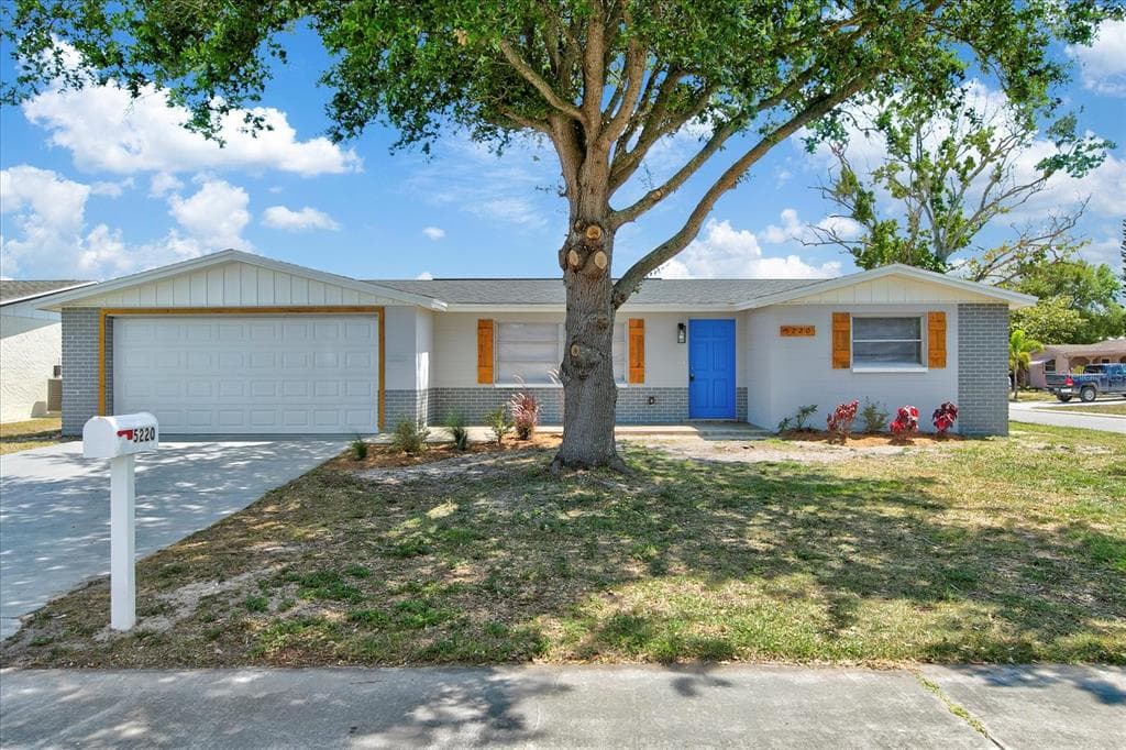 5220 FALCON DRIVE HOLIDAY, FL 34690