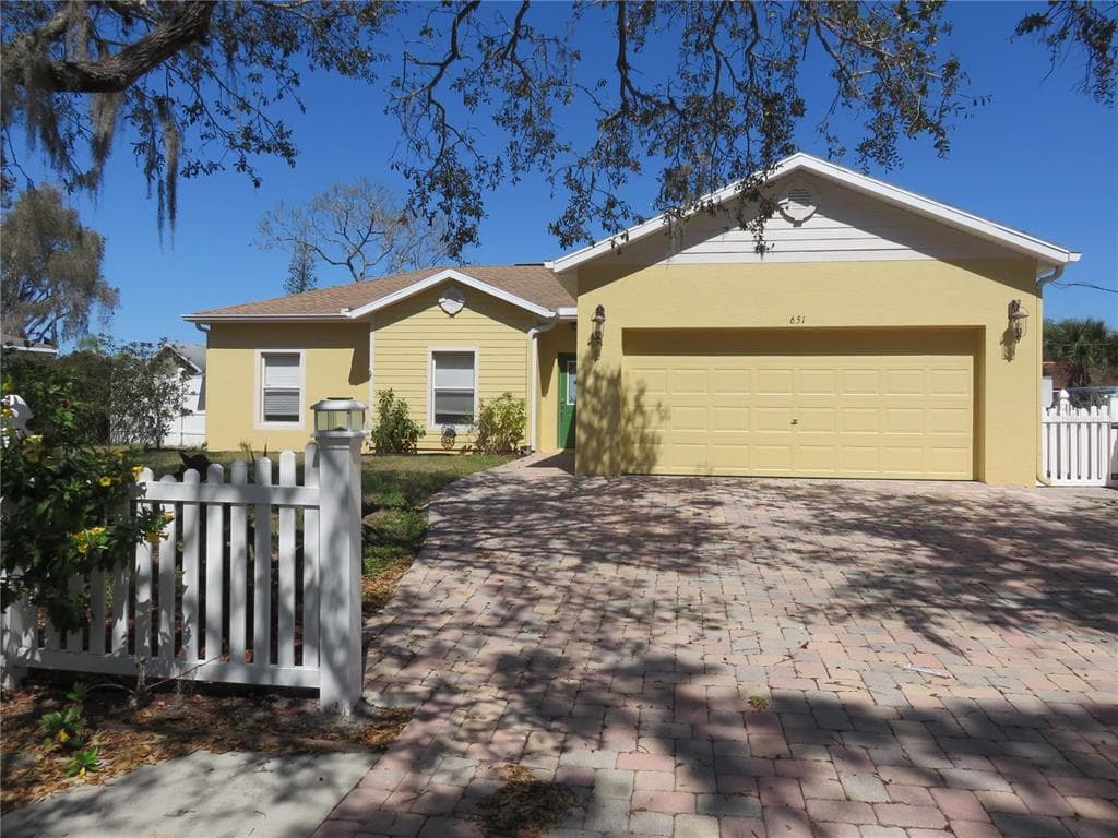 651 MYRTLE WAY S ST PETERSBURG, FL 33705