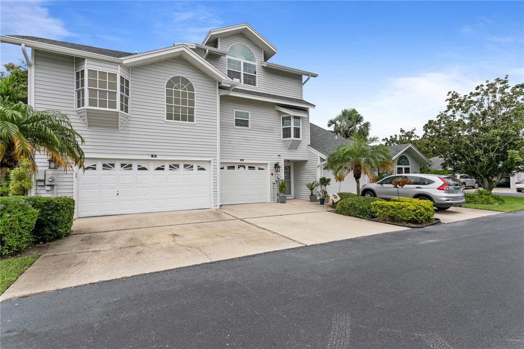 11722 CURRIE LANE UNIT E2 LARGO, FL 33774